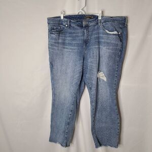 Torrid Crop Boyfriend‎ Light Wash Distressed  Raw Hem Jeans sz 24